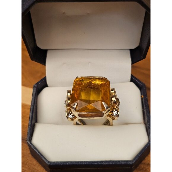 Beautiful Gold Toned and Crystal Split Shank Ring - Picture 1 of 7